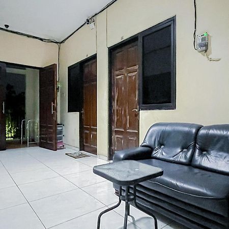 Reddoorz At Graha 99 Simomulyo Hotel Surabaya Bagian luar foto