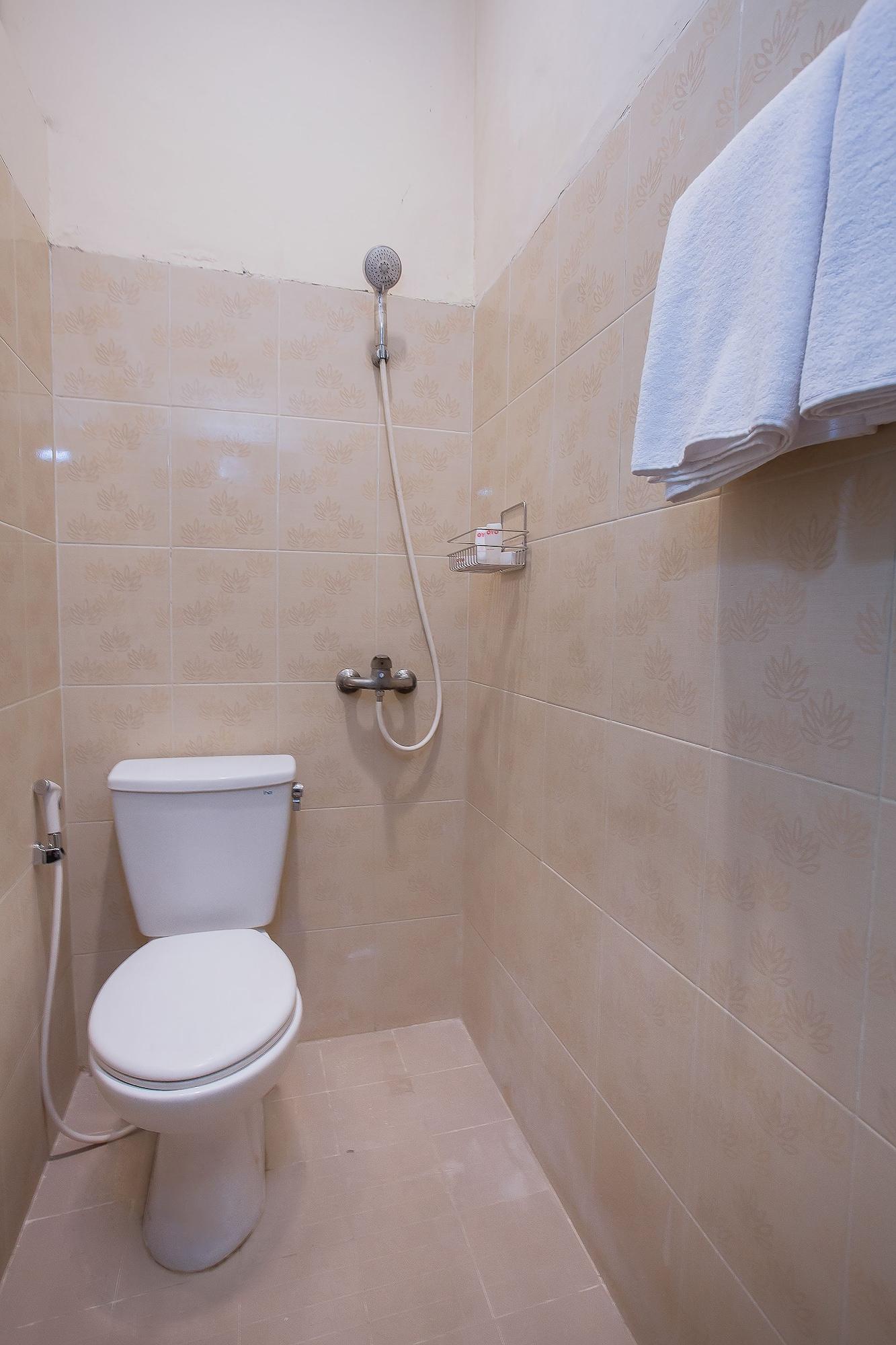Reddoorz At Graha 99 Simomulyo Hotel Surabaya Bagian luar foto