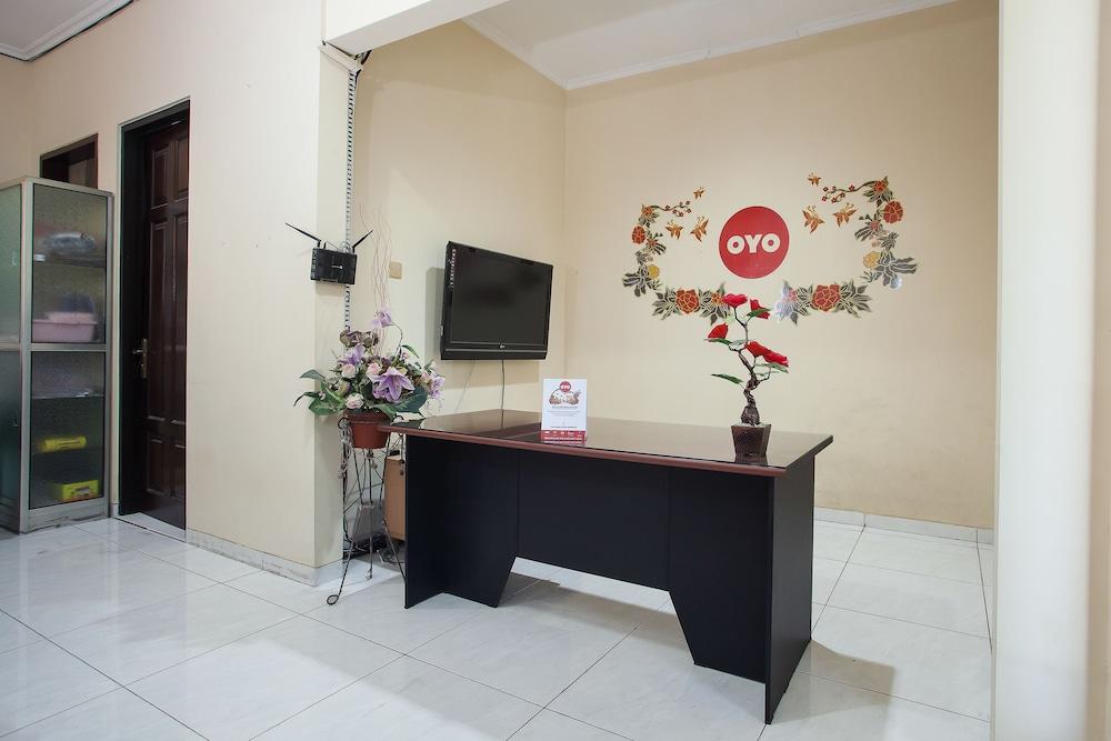 Reddoorz At Graha 99 Simomulyo Hotel Surabaya Bagian luar foto