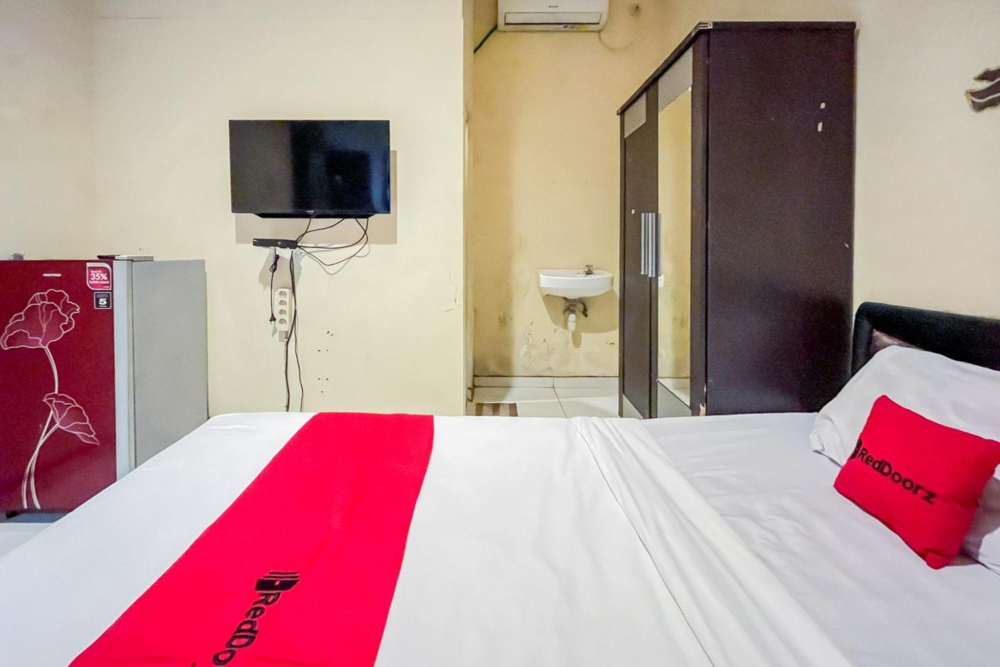 Reddoorz At Graha 99 Simomulyo Hotel Surabaya Bagian luar foto