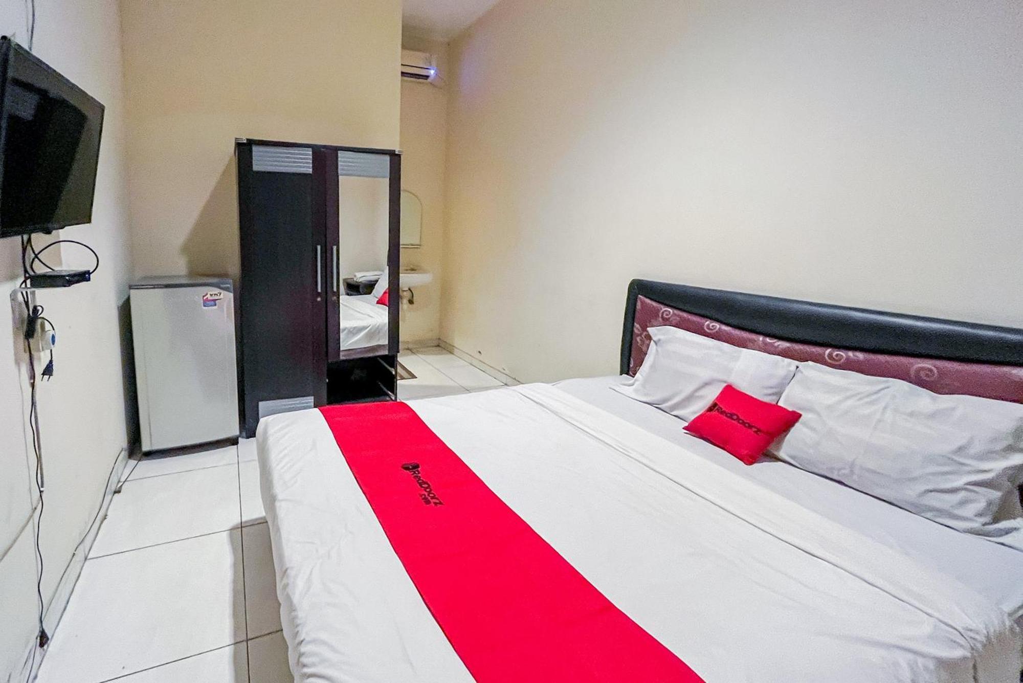 Reddoorz At Graha 99 Simomulyo Hotel Surabaya Bagian luar foto