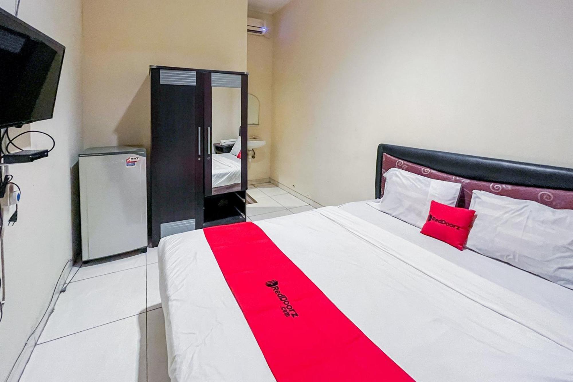 Reddoorz At Graha 99 Simomulyo Hotel Surabaya Bagian luar foto