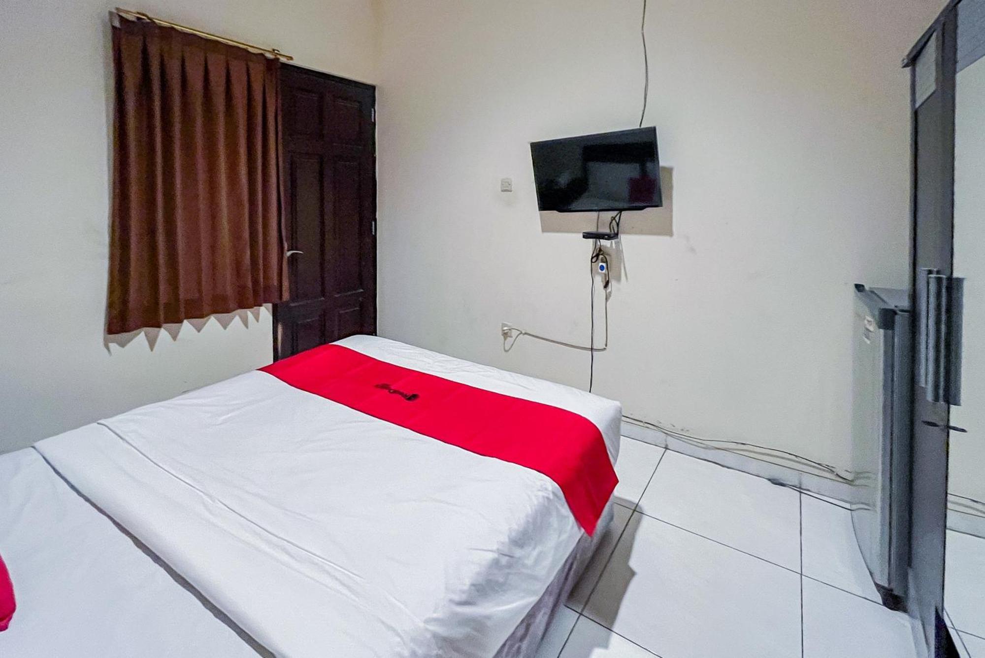 Reddoorz At Graha 99 Simomulyo Hotel Surabaya Bagian luar foto
