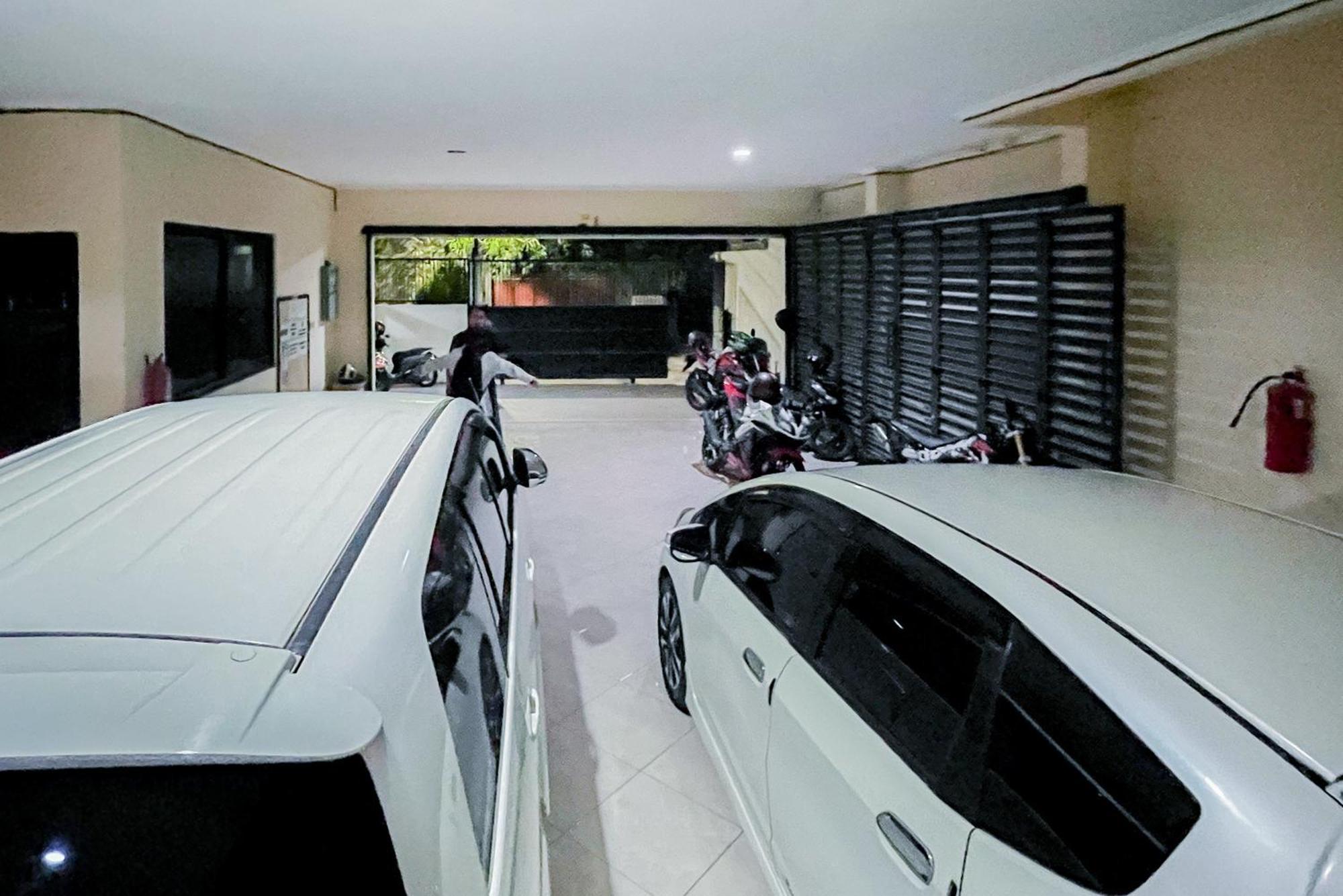 Reddoorz At Graha 99 Simomulyo Hotel Surabaya Bagian luar foto